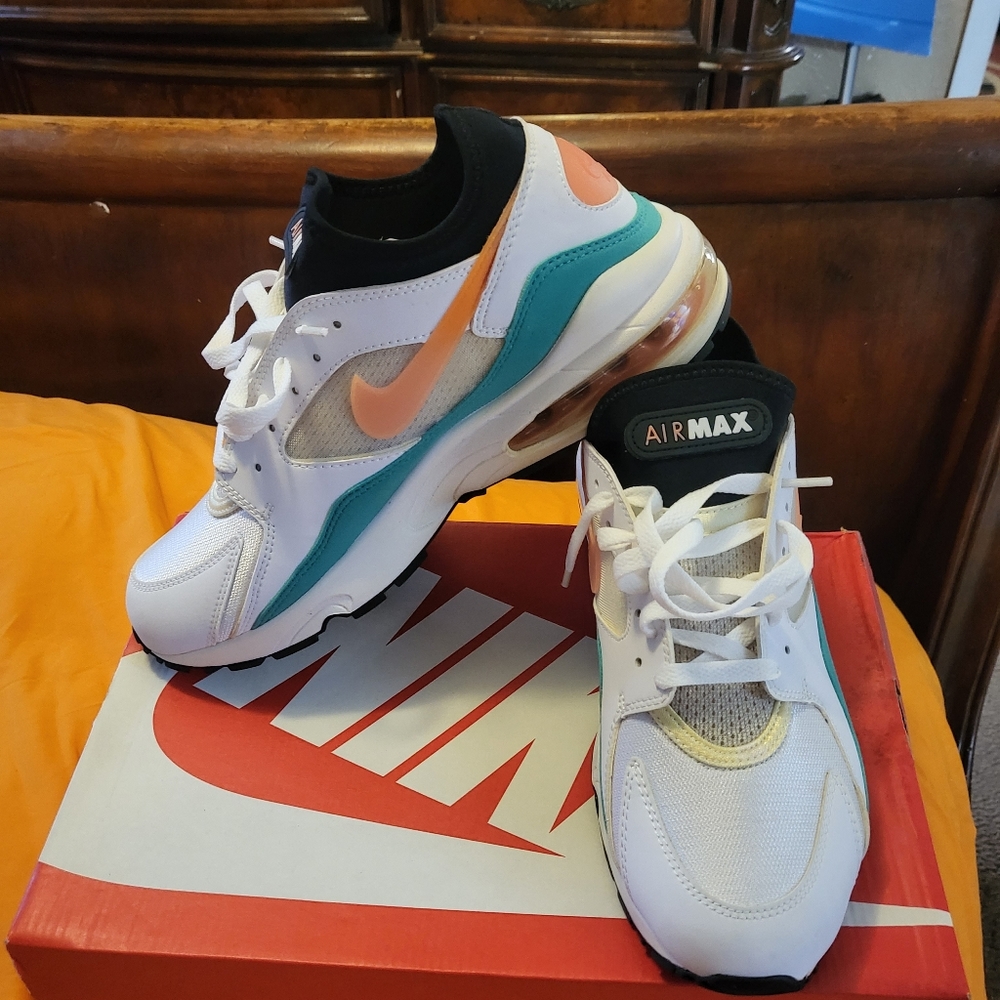 Size 10.5 men Nike AirMax